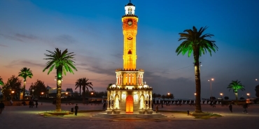 Izmir8217de-Takside-Kanli-Gece-Sofor-Bicaklanarak-Yaralandi-featured