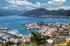 Marmaris Belediyesi'ne Şafak Baskını: Yolsuzluk İddiaları ve Gözaltılar 8 Marmaris-Belediyesi8217ne-Safak-Baskini-Yolsuzluk-Iddialari-ve-Gozaltilar-featured