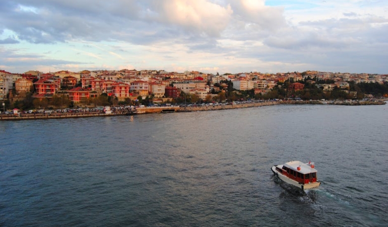 Uskudar-Kisikli8217da-Isci-Konteyneri-Yangini-Kullanilamaz-Hale-Geldi-featured