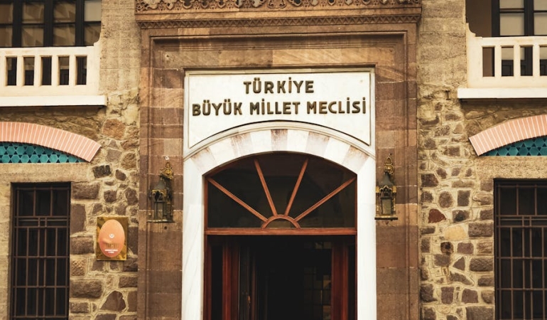 Datca8217da-CHP8217li-Meclis-Uyesi-Mesut-Yar-Emlak-Sorusturmasinda-Gozaltina-Alindi-Serbest-Birakildi-featured