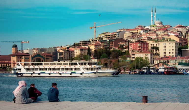 Hurmuz-Bogazi8217nin-Kapatildigi-Iddialari-Iran-ve-Bolgesel-Gerilim-featured