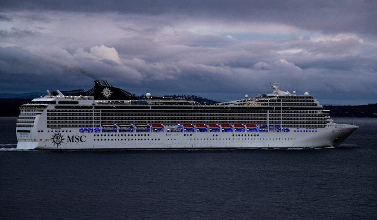 Iran-ABD-Ordusu-Baglantili-MSC-Aries8217e-Hurmuz8217de-El-Koydu-featured