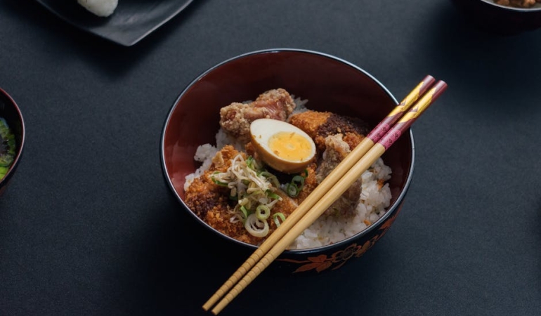 Japon-Mutfaginin-Ikonik-Lezzeti-Katsudon-featured