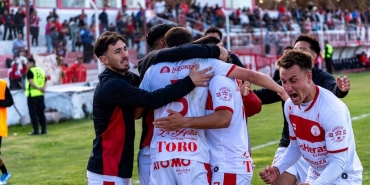 Man-Utd-Nottingham-Forest-Karsisinda-Muhtesem-Bir-Geri-Donusle-Kazandi-featured