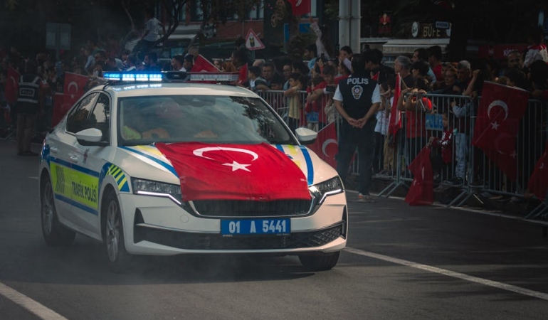 Polise-Direnen-Surucuye-646-Bin-TL-Trafik-Cezasi-Kesildi-featured