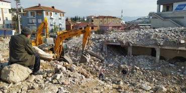 Sakarya8217da-Korkunc-Kaza-Genc-Kizlar-Saniyelerle-Olumden-Dondu-featured