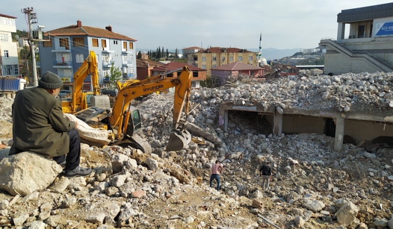 Sakarya8217da-Korkunc-Kaza-Genc-Kizlar-Saniyelerle-Olumden-Dondu-featured